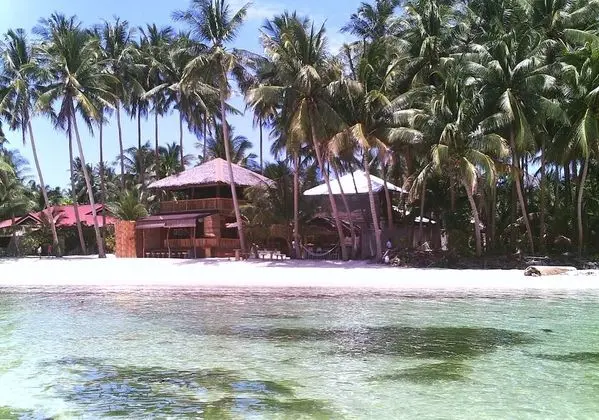 Jj's Backpackers Village
