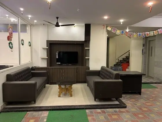 The JK Hotel - Opp Railway Station - Yerinde Yemek
