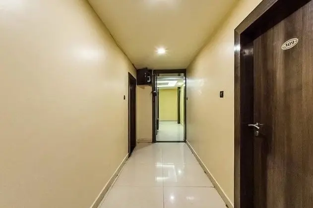 JK Rooms 127 Hotel Parashar Check In - İç Mekan