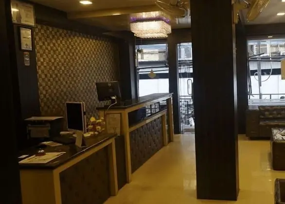 JK Rooms 127 Hotel Parashar Check In - Lobi