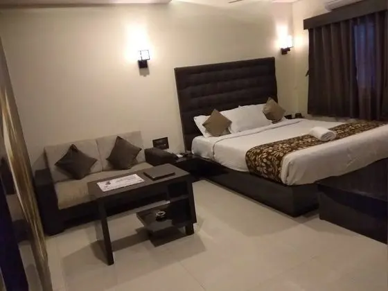 JK Rooms 127 Hotel Parashar Check In - Oda