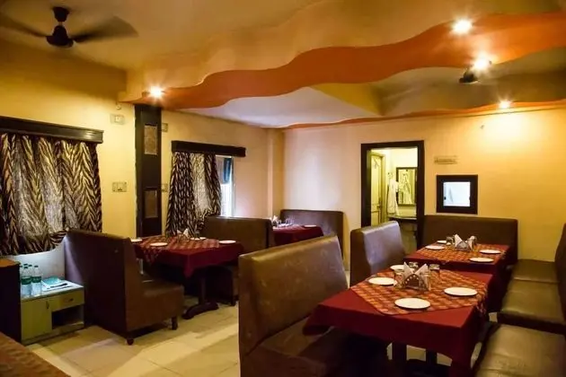 JK Rooms 127 Hotel Parashar Check In - Yerinde Yemek