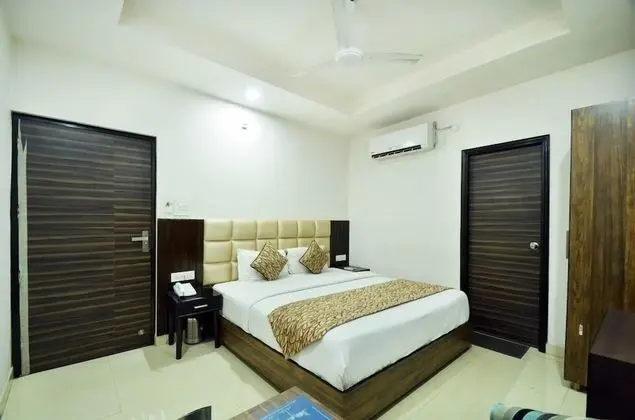 JK Rooms 129 Hotel RC Regency