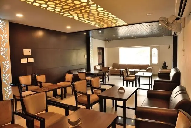 JK Rooms 129 Hotel RC Regency - Yerinde Yemek