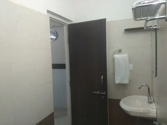 JK Rooms 141 Peanut -Nr Central Mall - Oda