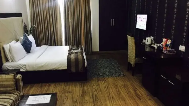 JK Rooms 143 Amazone Holiday Guest House