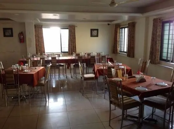 JK Rooms 147 Lions - Best Budget Hotel In Koradi Nagpur - Yerinde Yemek
