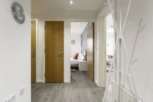 JKG Property Solutions Presents Cosy City Apartment - Lobi