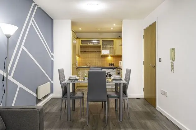 JKG Property Solutions Presents Cosy City Apartment - Yerinde Yemek