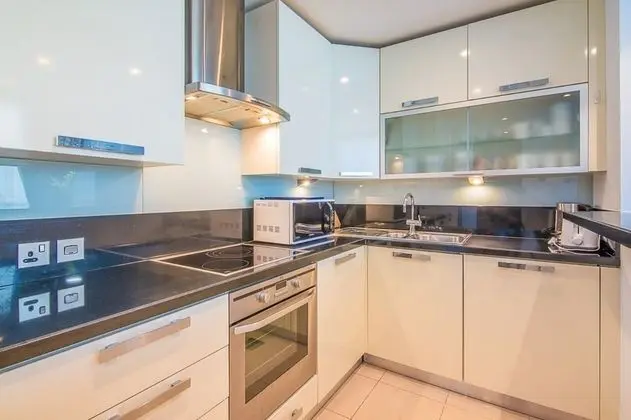 Jlt Bonnington Tower 1 Br Apartment Lake View