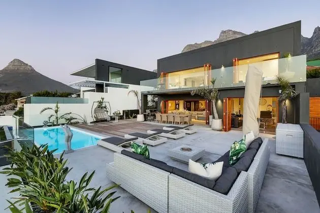 Jo Leo House