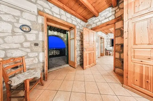 Joanna's Stone Villas - Lobi