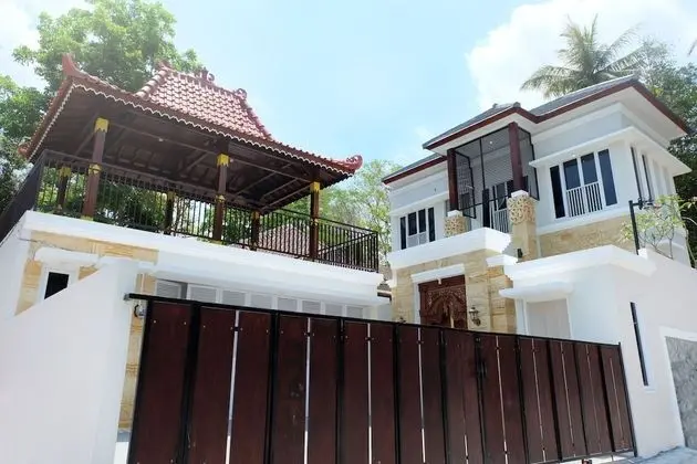 Villa Jogja Grand Bale with Private Pool by Simply Homy