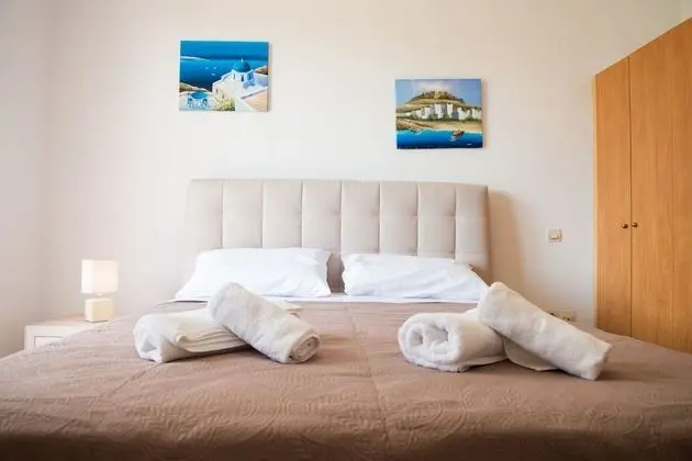 Johnhara Studios & Apartments