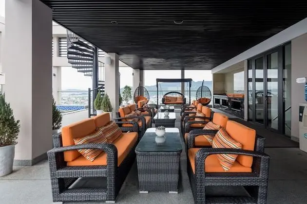 Johnny's Luxury Apartments - Lobi