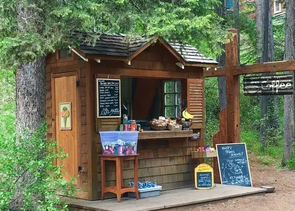 Johnston Canyon Resort - Yerinde Yemek