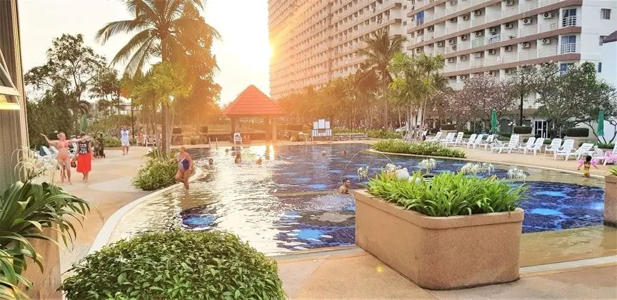 Jomtien Beach Condo - Studio Close to the Beach - Havuz