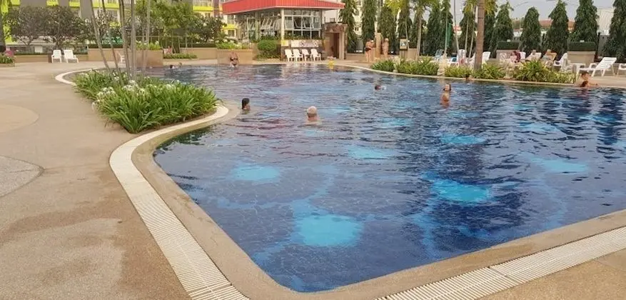 Jomtien Beach Condomijium Jbc S1 F4 R25 - Havuz