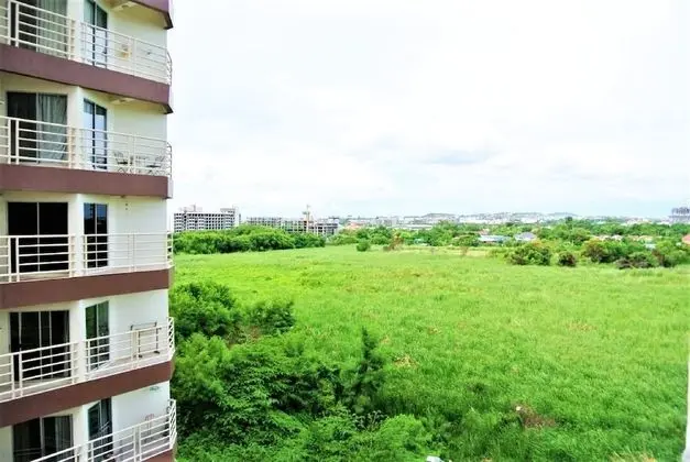Jomtien Beach Condominium Close to Beach on Great Transport Route Pattaya