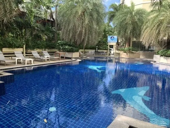 Jomtien Holiday Inn Pattaya - Havuz