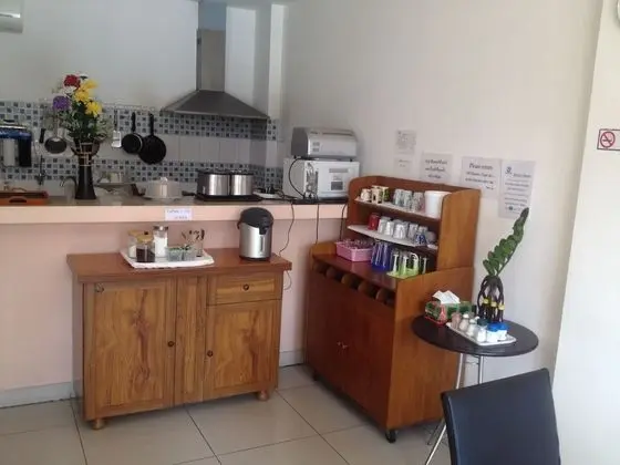 Jomtien Hostel - Yerinde Yemek