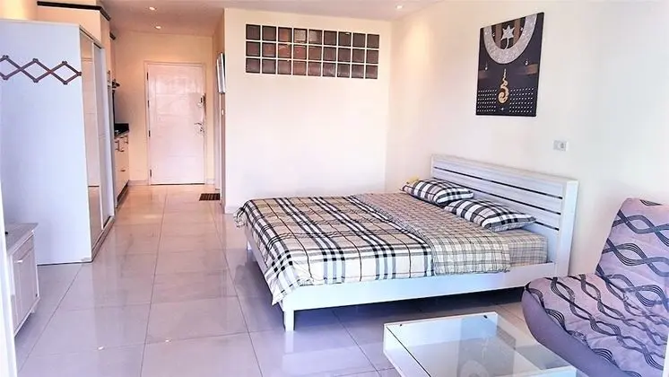 Jomtien Plaza Residence Large Modern Studio Apartment - Oda