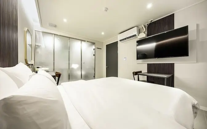 Jongno M and Lucky Hotel