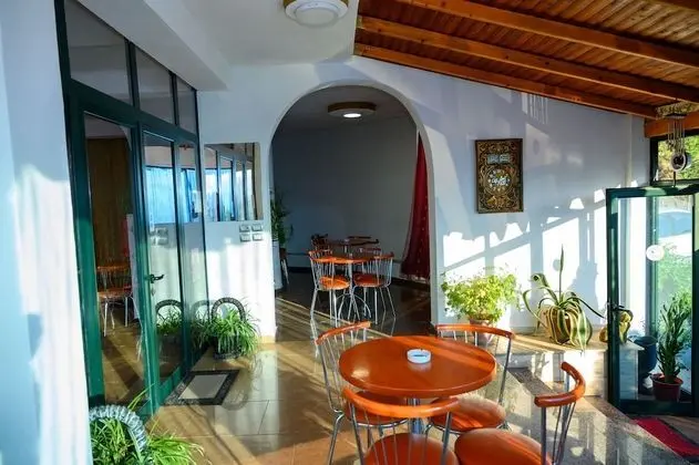 Hotel Joni Restaurant - Lobi