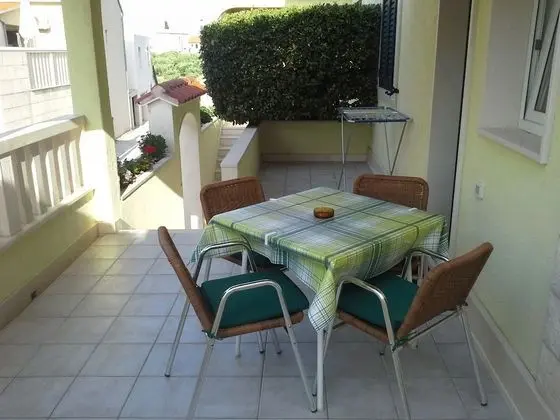 Josi - With Beautiful Garden - A2 Zuti - Öne Çıkan Resim