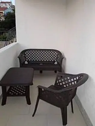 Josi - Free Parking - A2