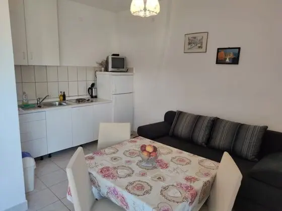 Josi - Parking and Barbecue - A1 - Oda Düzeni