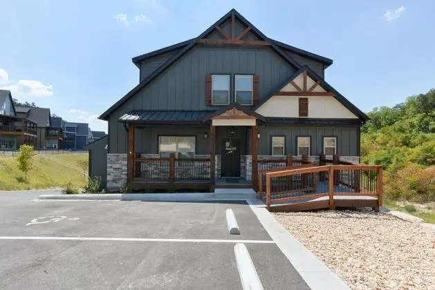 Journey's Remedy Lite - Lake View - Closest to Indoor Pool - Sleeps 22