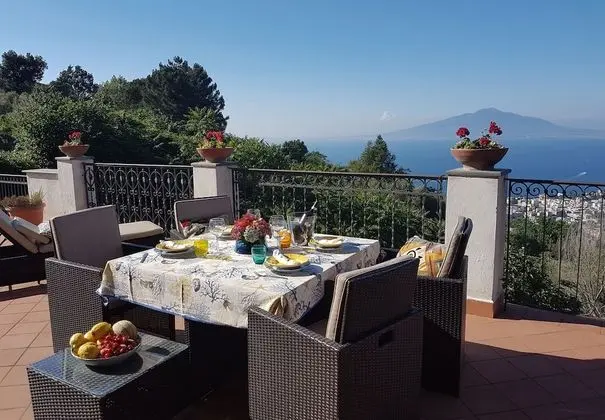 Joyce Home is an Elegant Appartament With an Amazing View on the Gulf of Naples