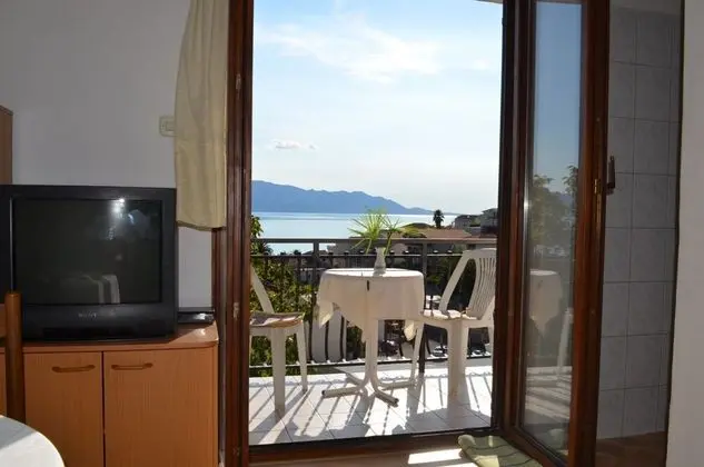Jozo - 150 m From Pebble Beach - A2 - Oda Düzeni