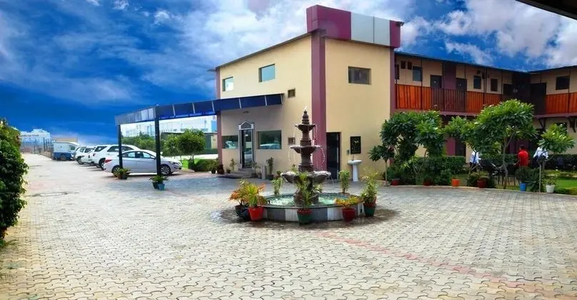 JPS Residency & Hospitality Services - Dış Mekan