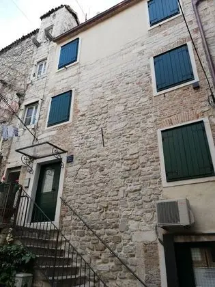 JR Luxury Guesthouse 2