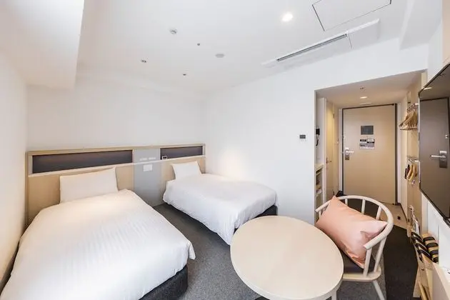 JR WEST GROUP VIA INN SHINSAIBASHI YOTSUBASHI - Oda