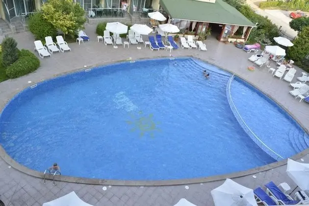 Julia Family Apartments - Havuz