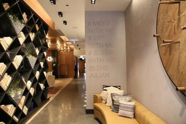 Hotel Julian - Lobi