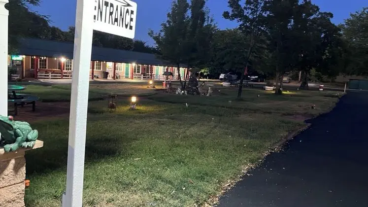 Jumping Frog Motel - Dış Mekan