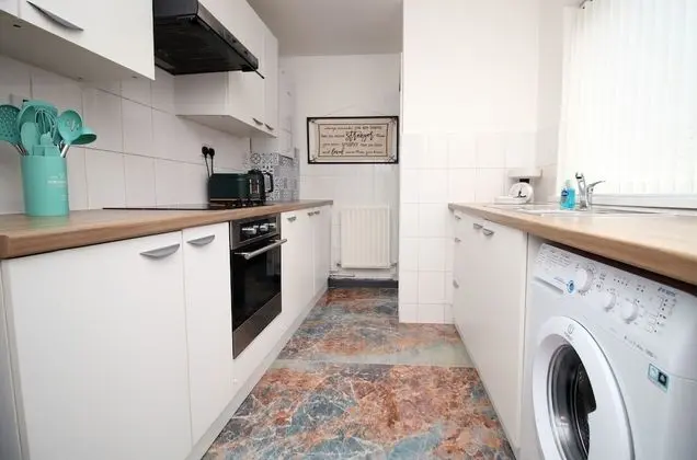 Junctions Way by Tŷ SA - NEW 3 Bed - Mutfak