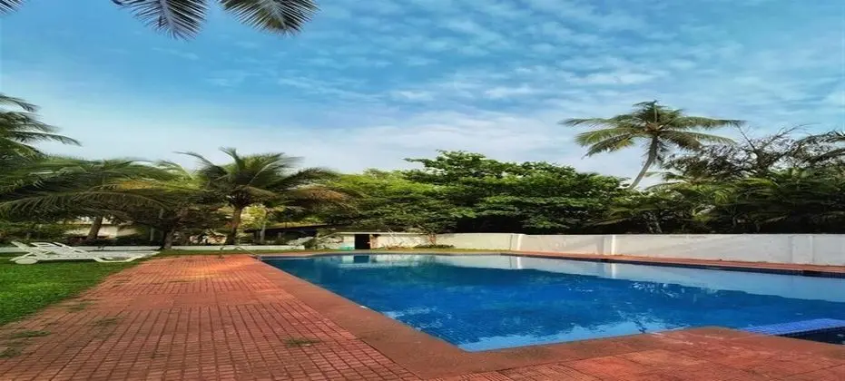 Jungle Hut- Annabelles Beach Apartments at Bernard Simao Calangute - Havuz