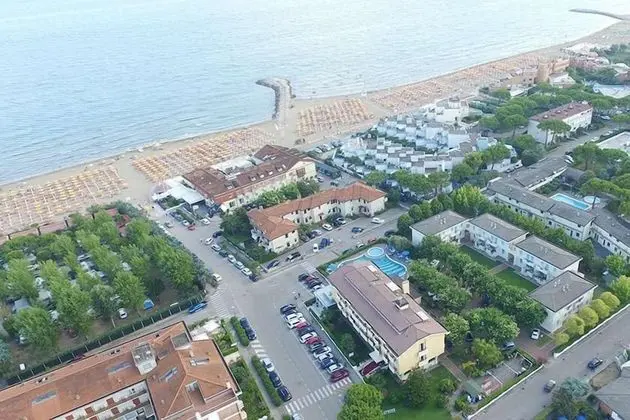 Junior Family Hotel - Dış Mekan