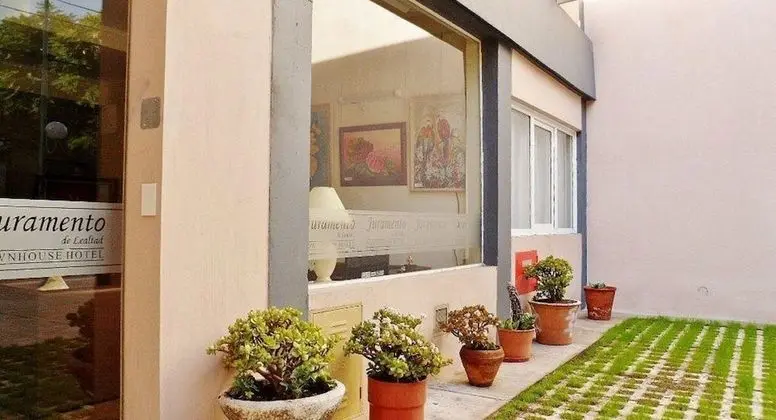 Juramento de Lealtad Townhouse Hotel - Dış Mekan