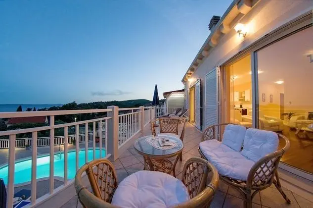 Jure - With Pool - H