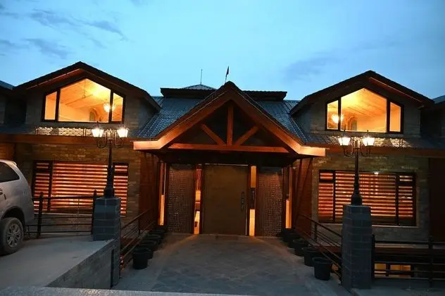 juSTa Cliffend Resort & Spa Mashobra - Dış Mekan