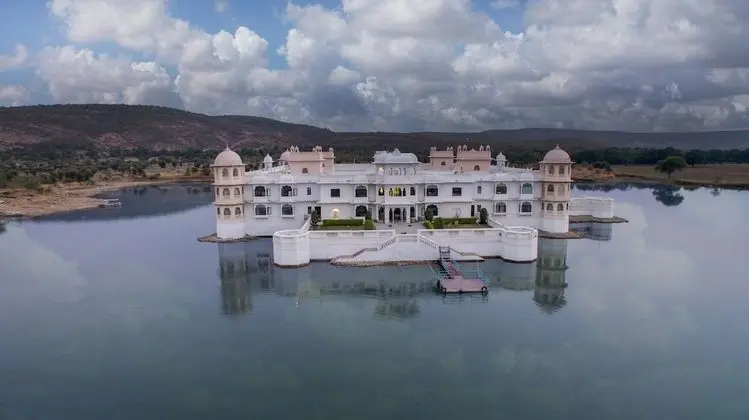 juSTa Lake Nahargarh Palace - 1