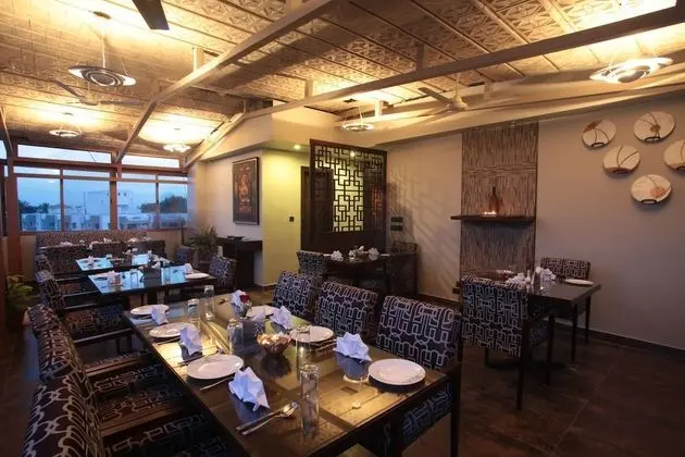 juSTa MG Road Hotel - Yerinde Yemek