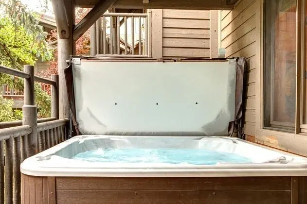 K B M Resorts- Bbl-251 Remodeled 2Bd Chalet, Walk to Deer Valley and Slopes, hot Tub! - Spa