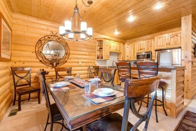 K B M Resorts- Bbl-251 Remodeled 2Bd Chalet, Walk to Deer Valley and Slopes, hot Tub! - Yerinde Yemek